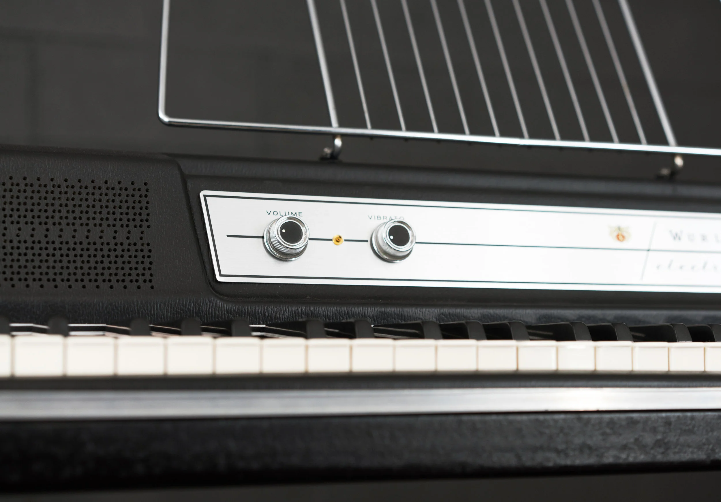 wurlitzer-200-knobs.jpg