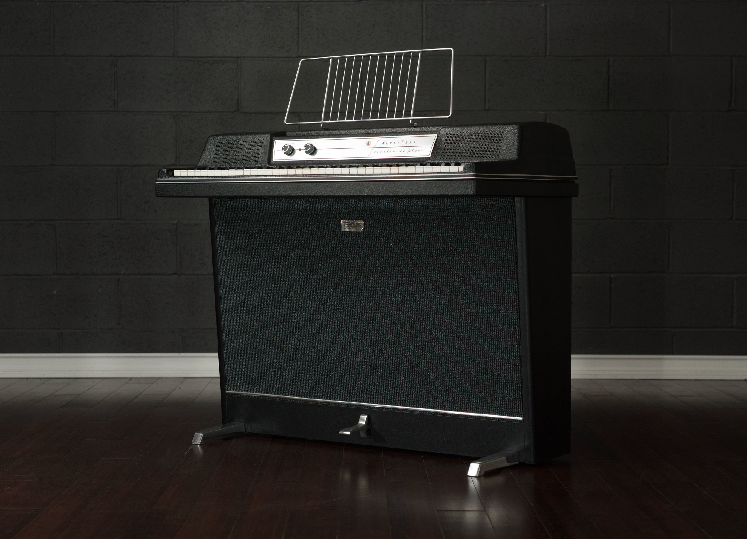 Wurlitzer 203 electronic piano 3/4 view