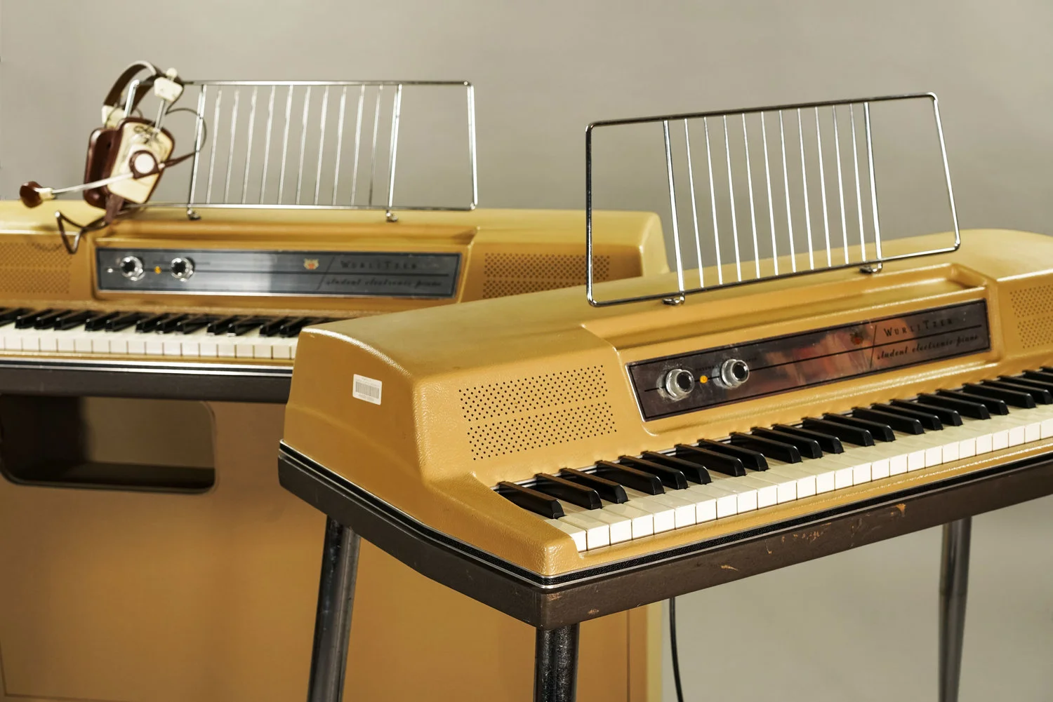 How Does a Wurlitzer Electronic Piano Work? — Tropical Fish