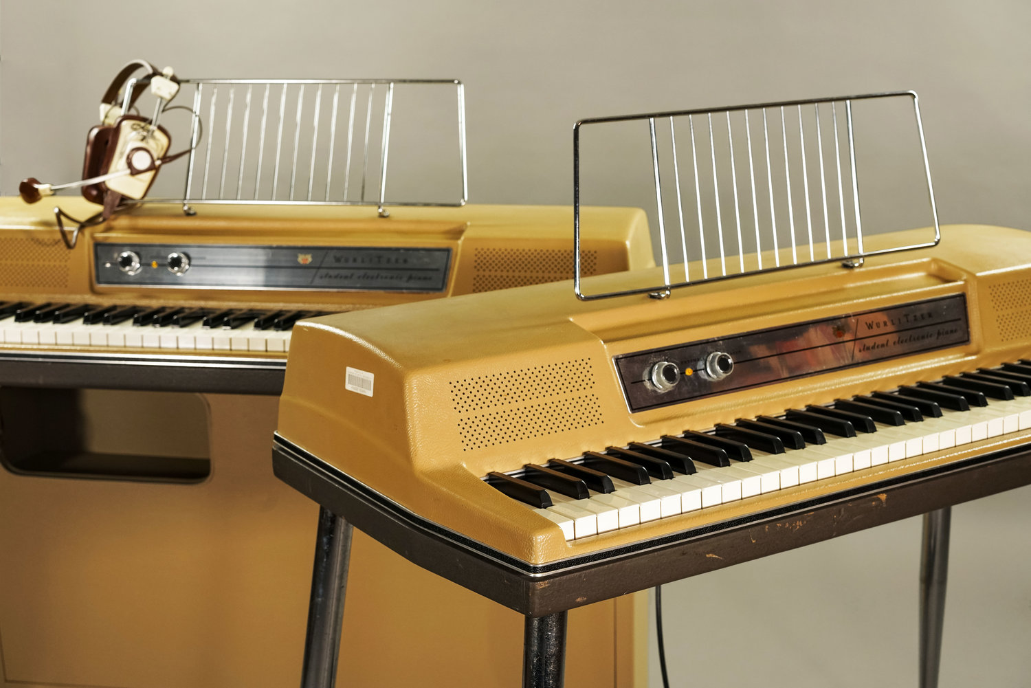 What is the Difference Between a Wurlitzer 200 and 200a?