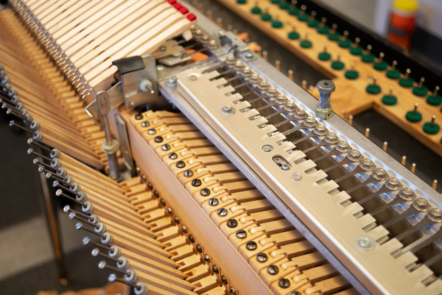 Popping &amp; Crackling Sounds in Wurlitzer Electronic Pianos