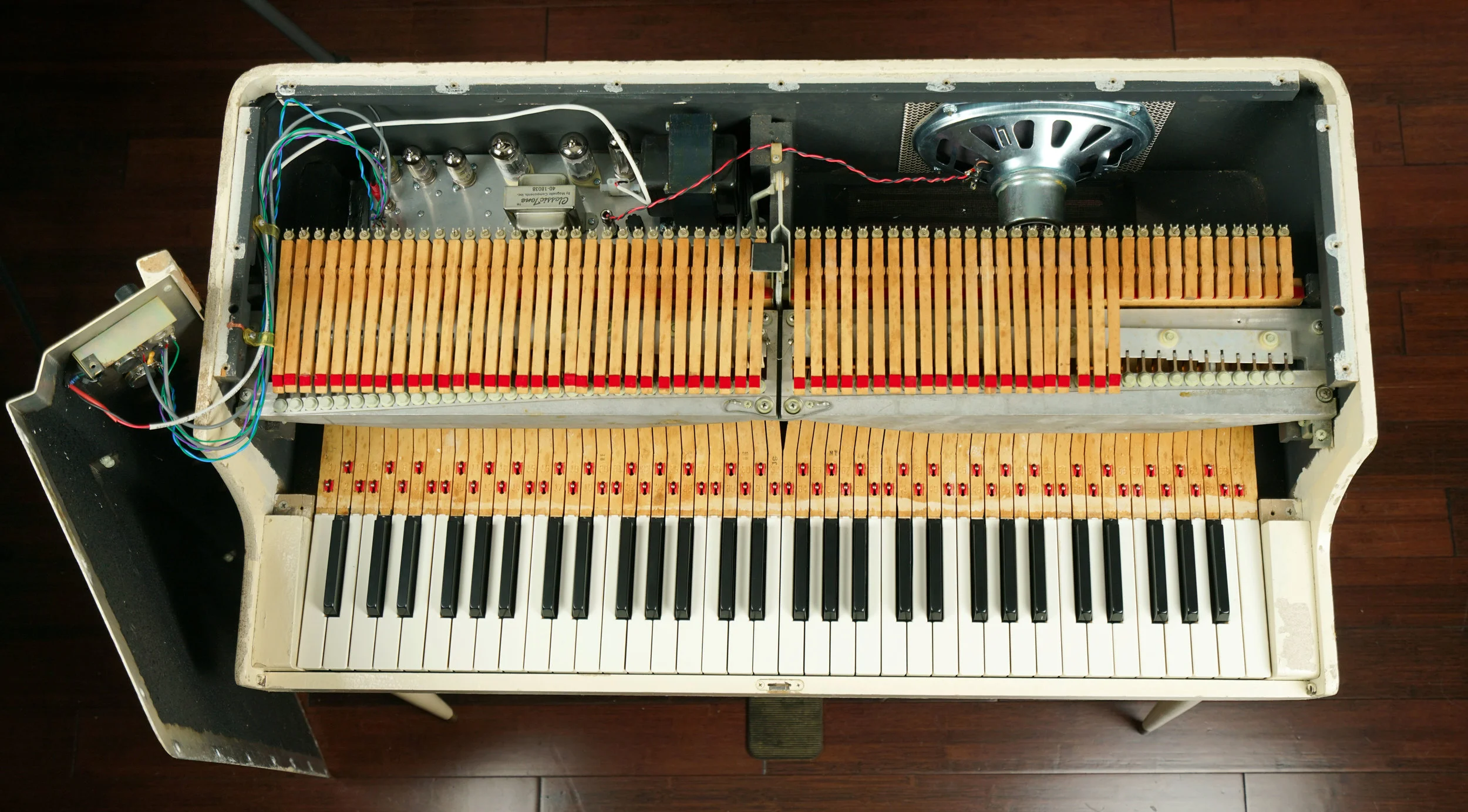 We built a new 145 amplifier for this Wurlitzer. We build the amp bigger than the original, taking up all of the available space, but the amp cavity is so small that we really only get a few extra inches.