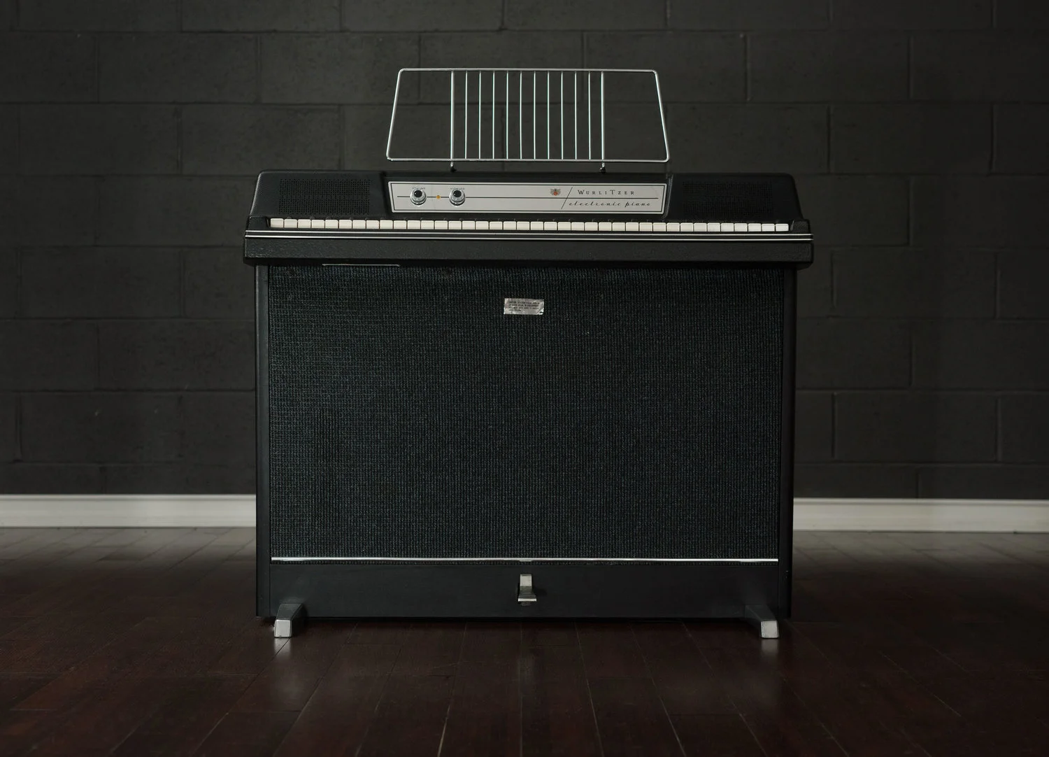 What's the Difference Between a Rhodes and a Wurlitzer