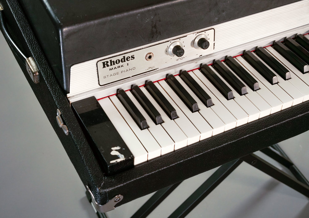 coreano Mancha por favor no lo hagas What to Look for When Buying a Fender Rhodes Electronic Piano — Tropical  Fish