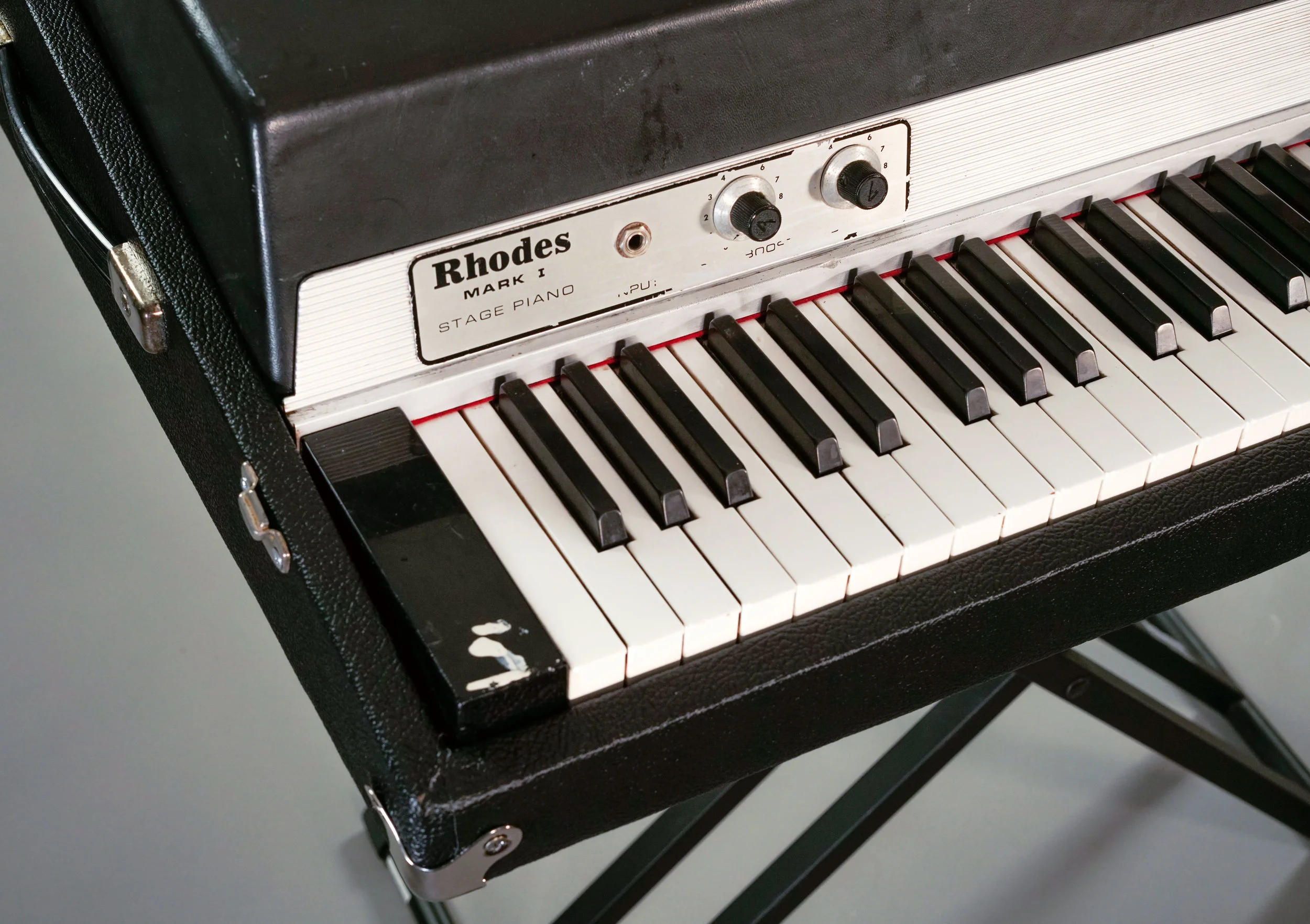 What to Look for When Buying a Fender Rhodes Electronic Piano ...