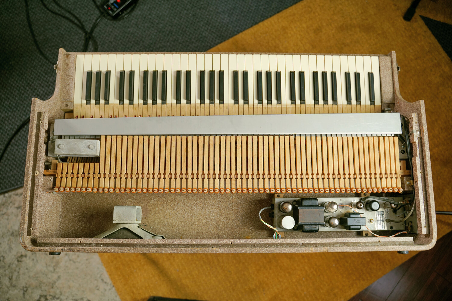 What speaker impedances can I safely connect to my tube Wurlitzer electronic piano?
