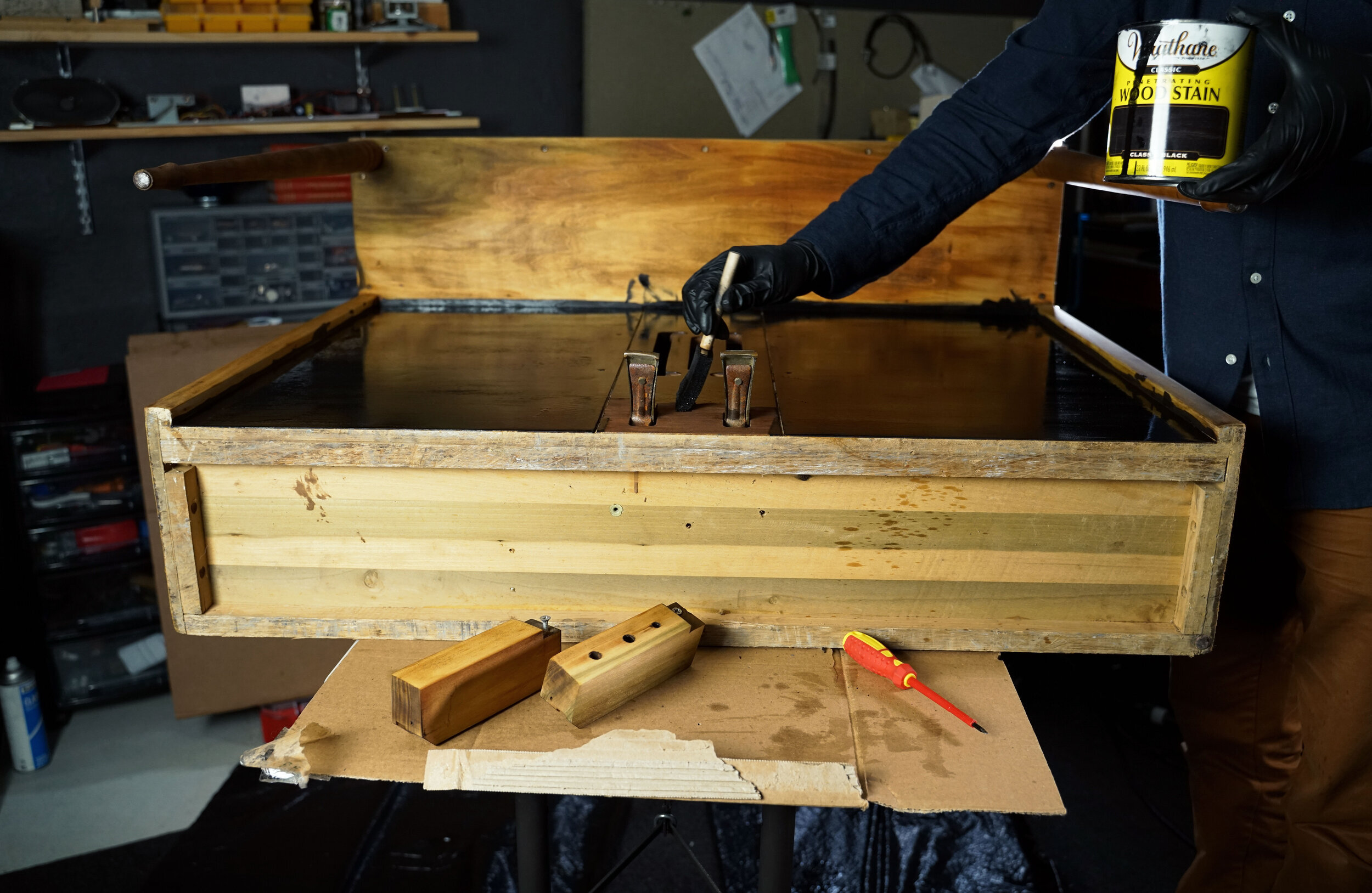 Refinishing Old Veneer: How we repainted a Wurlitzer 700