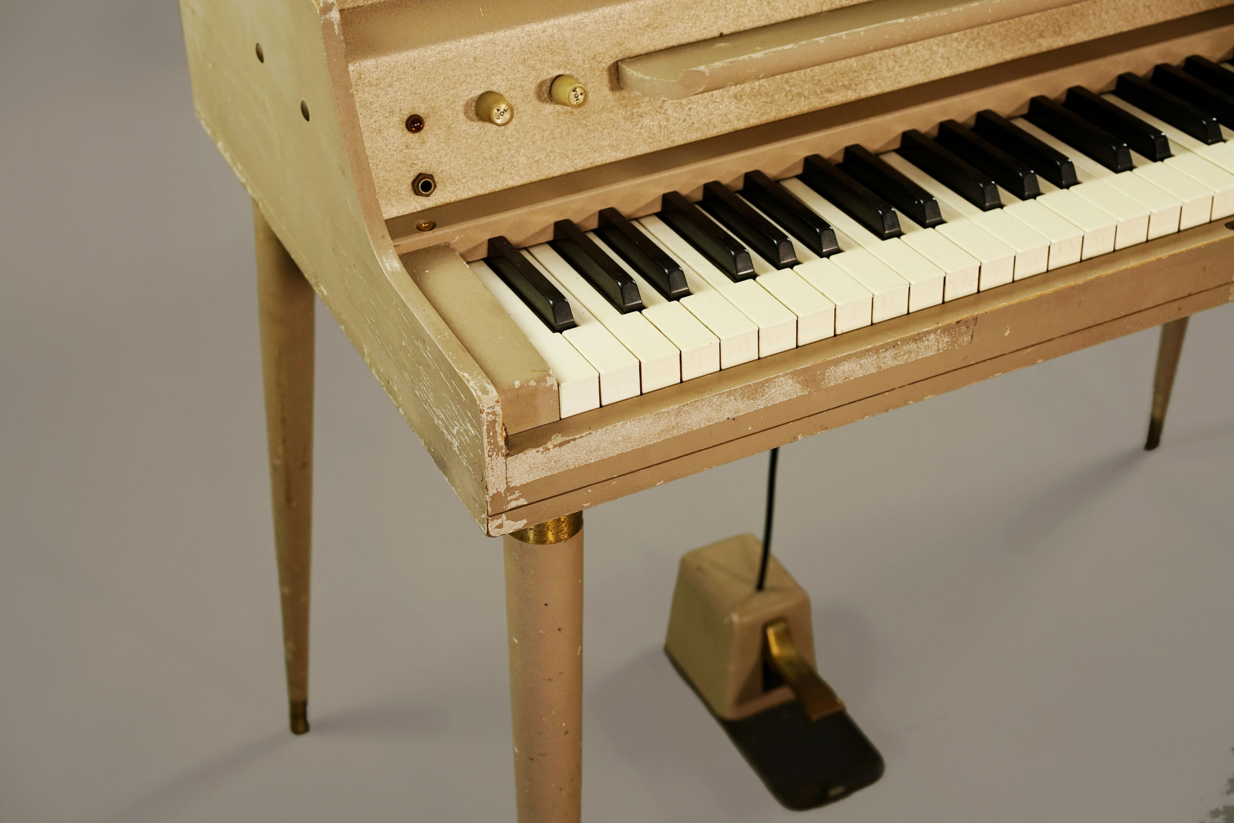 A Short Guide to Wurlitzer Electronic Piano Sustain Problems