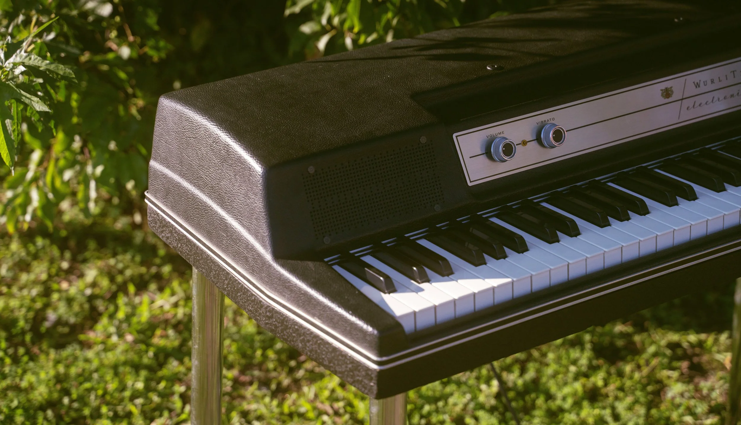 How to buy a Wurlitzer electronic piano from an independent seller—for less than you think