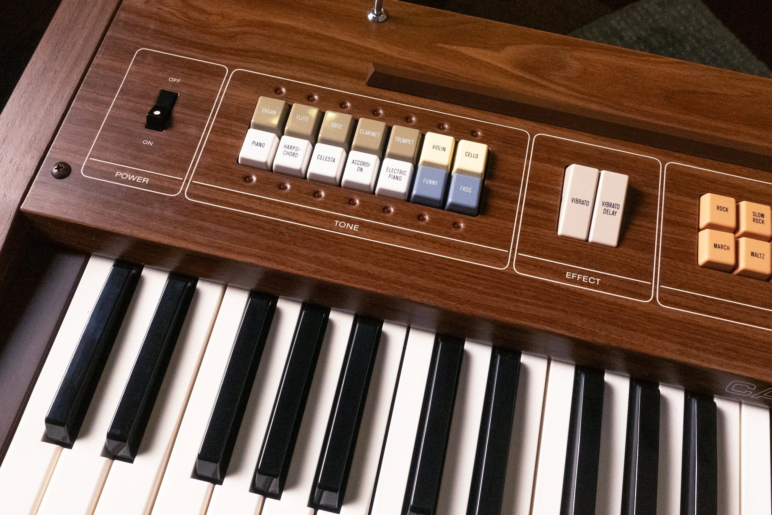 casiotone-301-horizontal-04.jpg