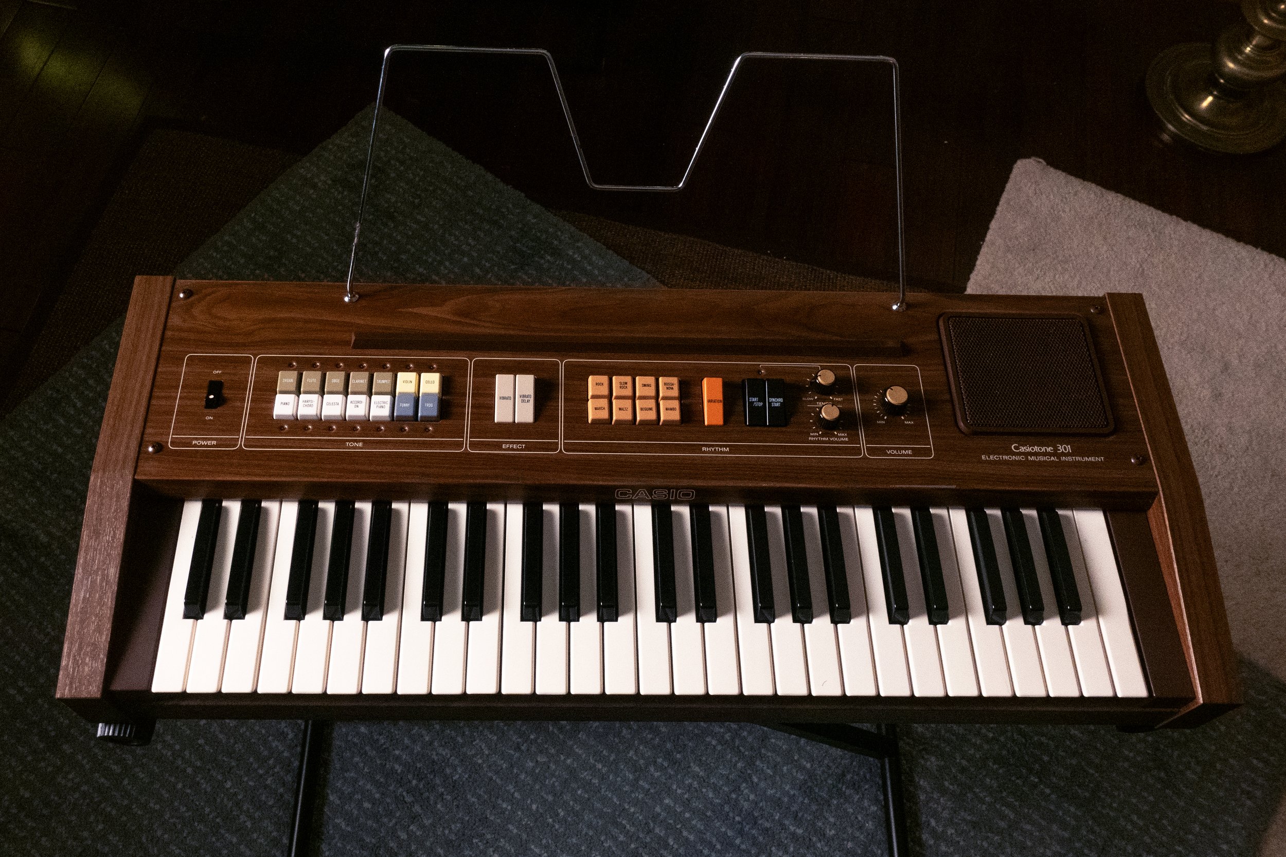 casiotone-301-horizontal-07.jpg