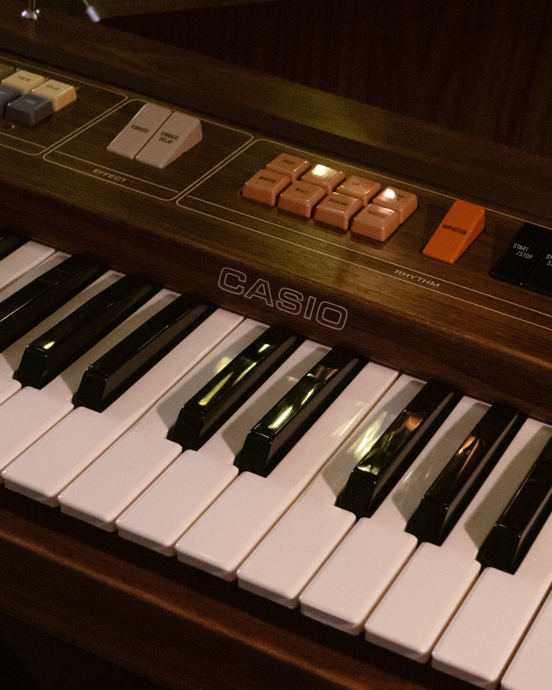 casiotone-301-vertical-03.jpg