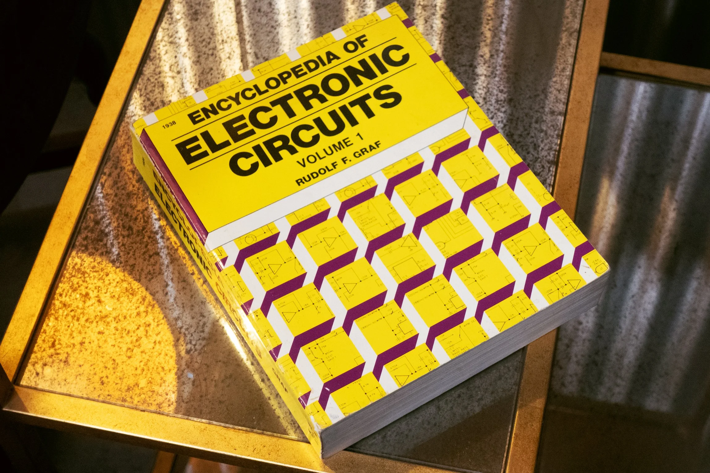 book-circuit-encyclopedia-01.jpg