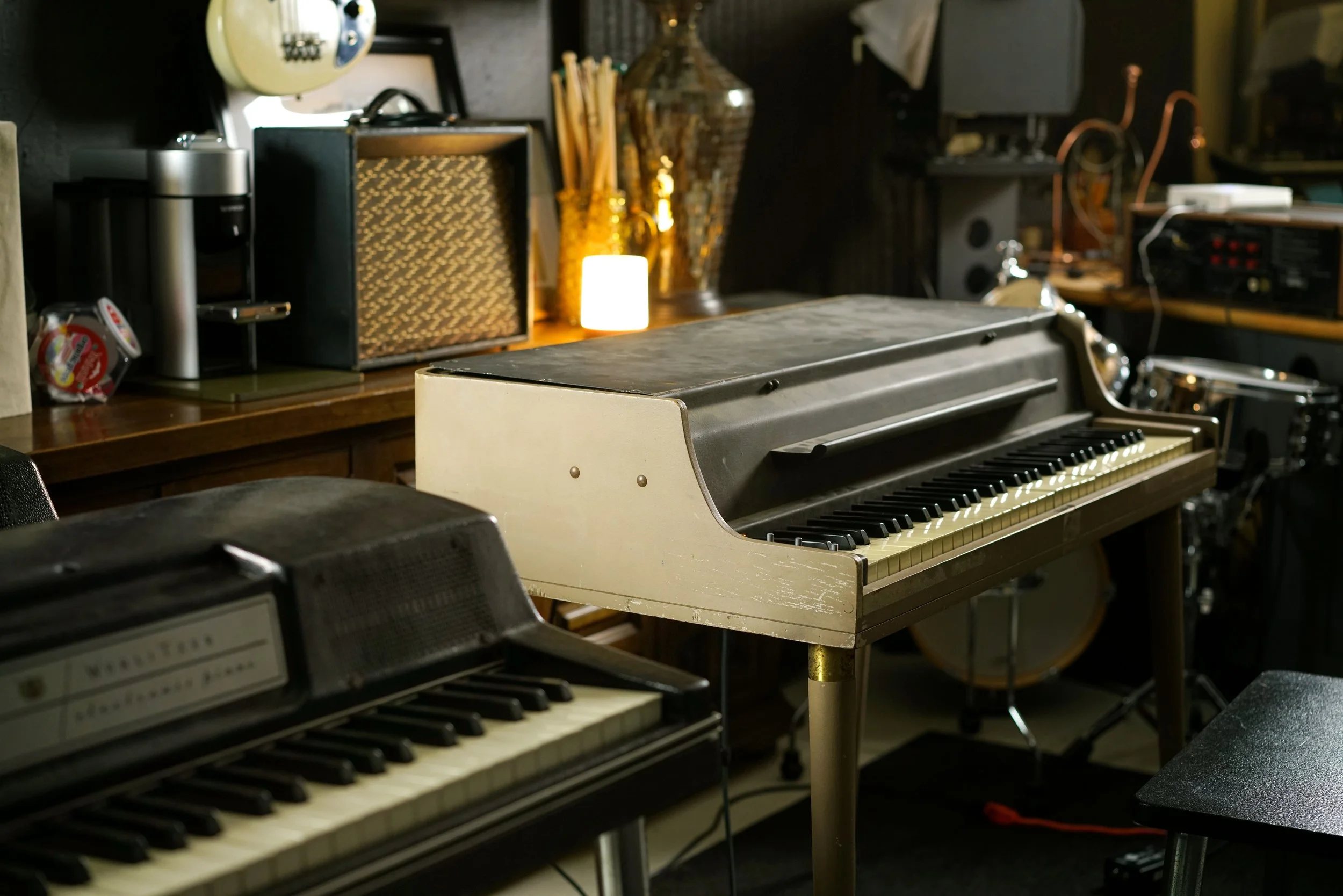Shows a Wurlitzer 140B in a studio with an amplifier in the background, and a 200A in the foreground.