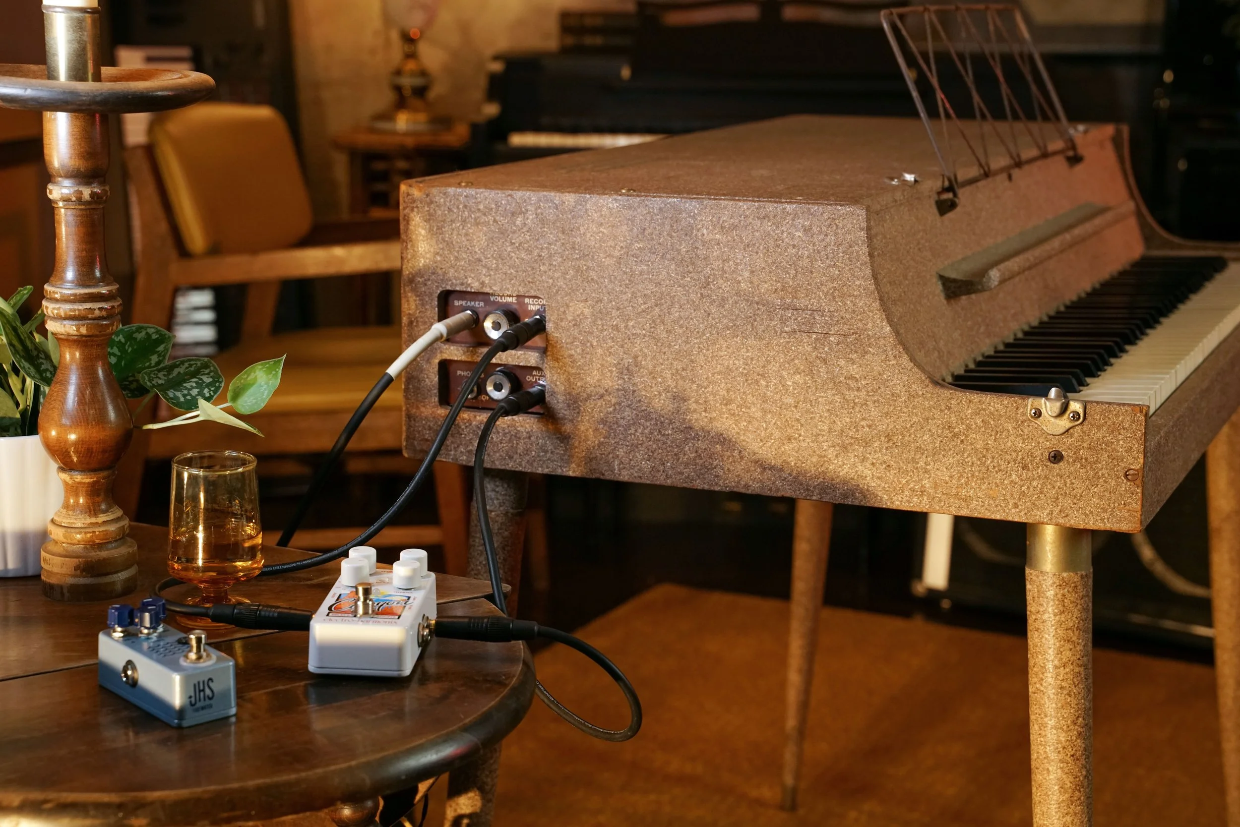 A Wurlitzer 112 electronic piano with effects pedals plugged into the effects send and return.