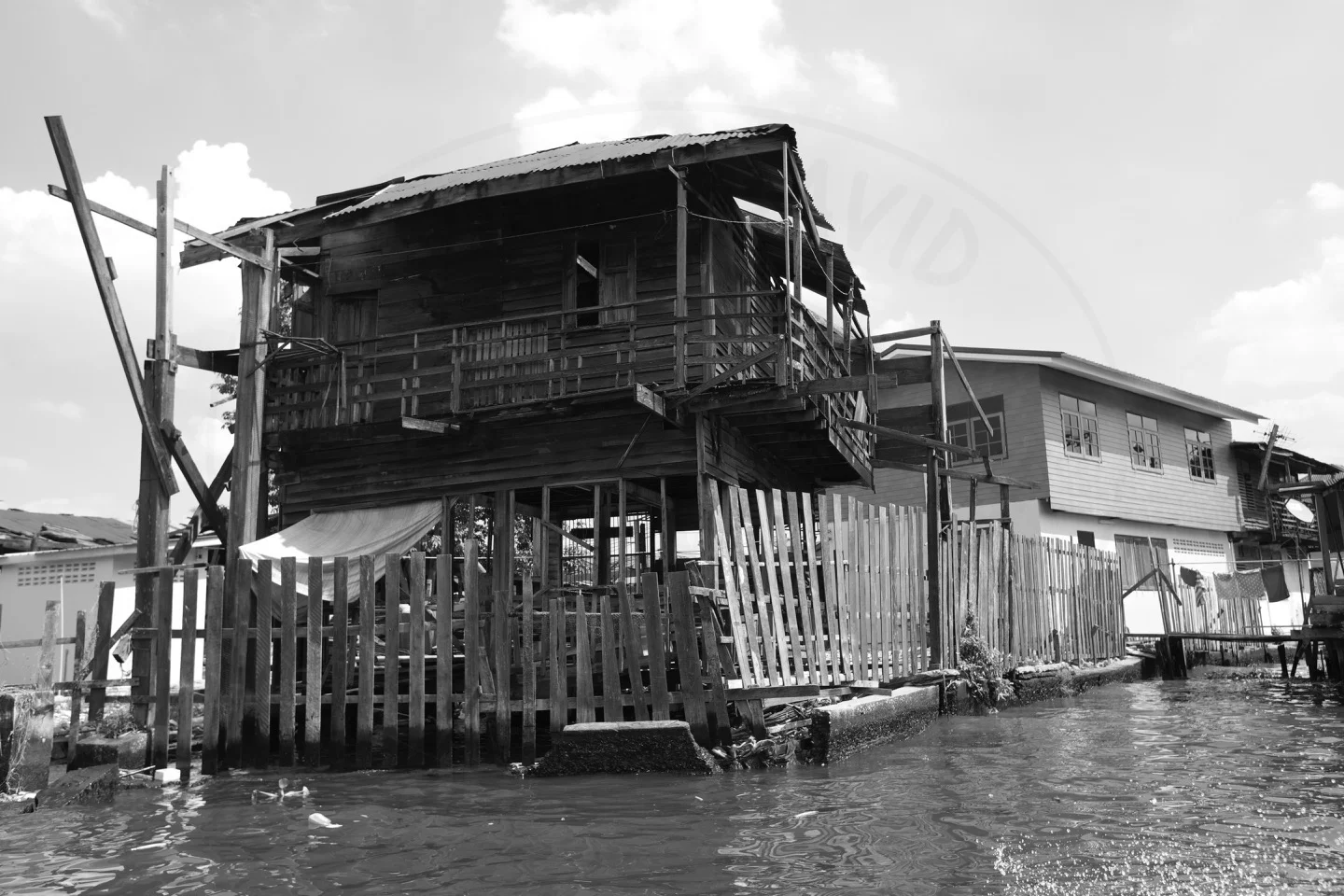 floating house.jpg