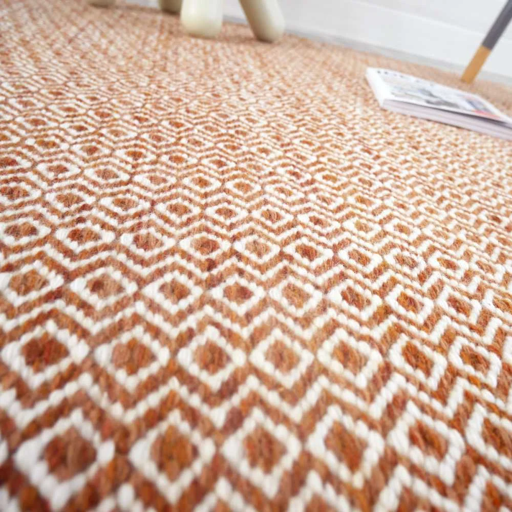 tapis-sur-mesure-marron-orange-en-laine-teintee-mic-mac-par-angelo.jpg