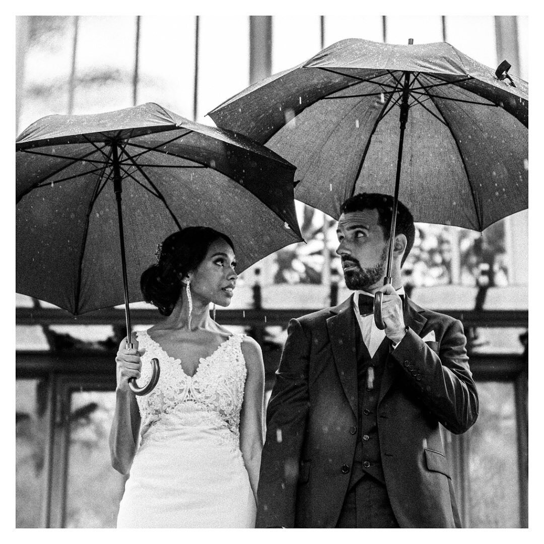 { Real wedding by Noor } N&amp;A singing in the rain 💧

#pluie #blackandwhite #wedding #bride #weddingplanner #noorweddings