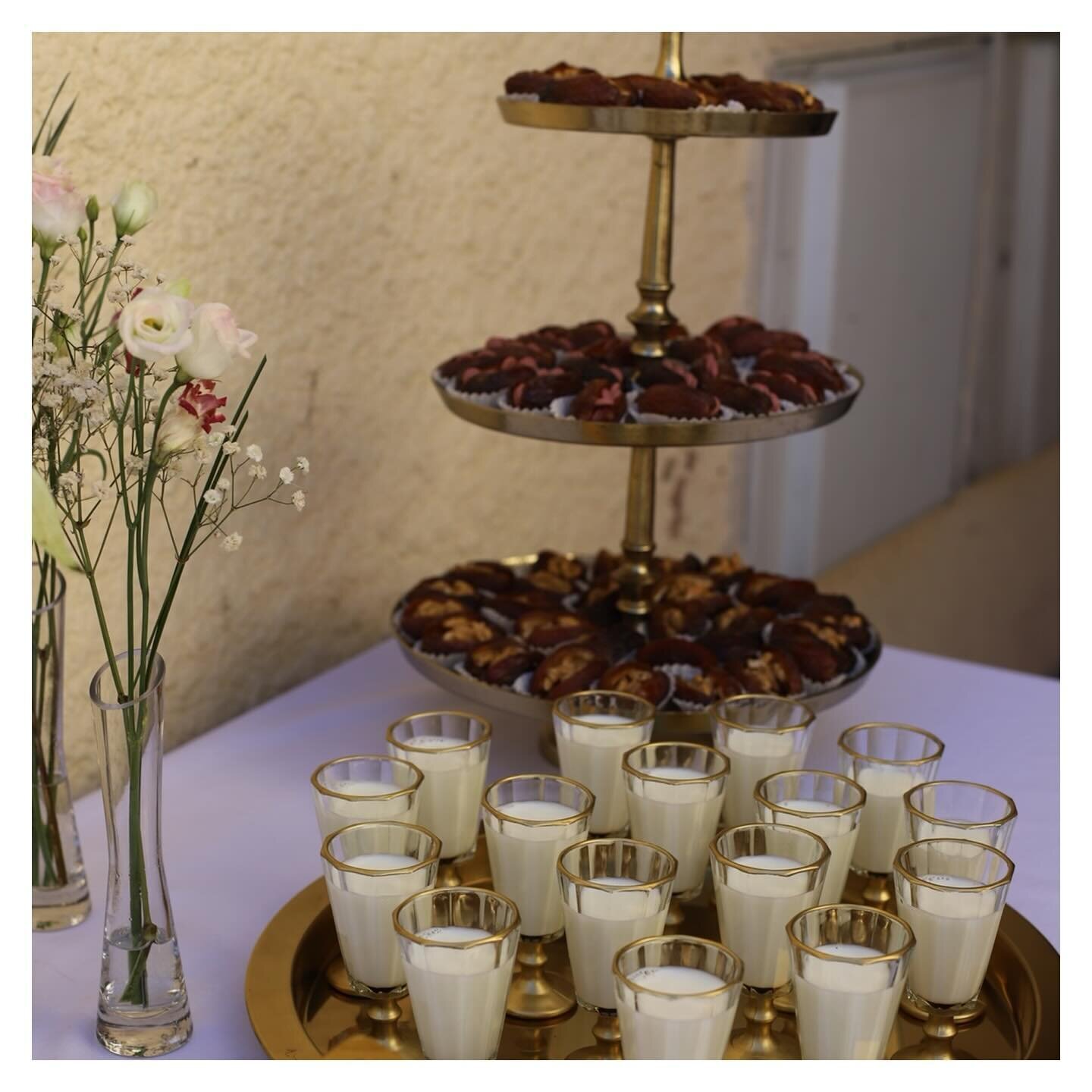 { Real wedding by Noor } La tradition du lait et des dattes 🥛🌴
.
.
.
#mariageoriental #traditiondemariage #laitetdattes #welcoming #noorweddings