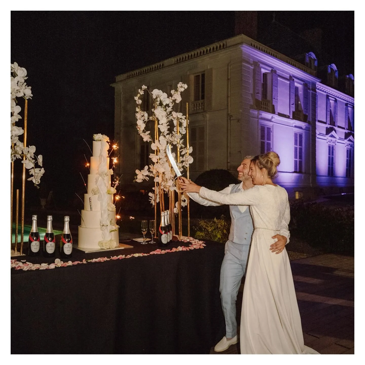 { Real wedding by Noor } La m&eacute;t&eacute;o : parfaite. La pi&egrave;ce mont&eacute;e : parfaite. Le sabrage : l&eacute;gendaire. ⚔️
.
.
.
📷 : @angeladipaolo_photography 
.
.
#SabrageDePi&egrave;ceMont&eacute;e #Moment&Eacute;pique #noorweddings