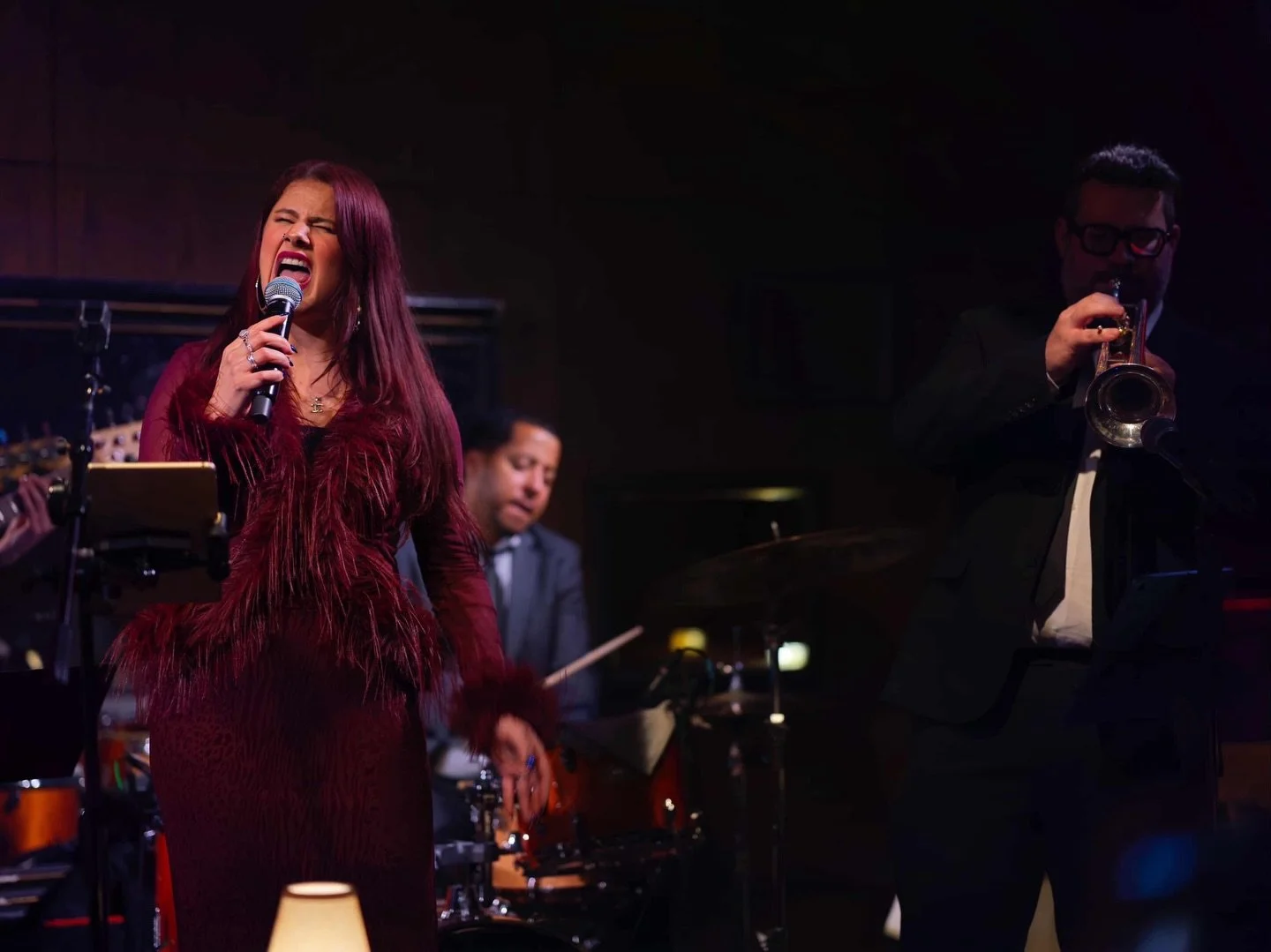 Always in the zone 🎤 

📸: @oludele2 💕

#singer #songwriter #jazz #nyc #amirabmusic