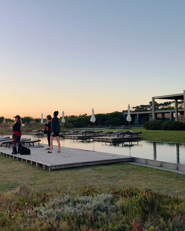 More retreat drip from our 8th annual retreat in Jose Ignacio, Uruguay ⛱️🌺🪩

A perfect sunset every night from the front lawn aka beach at Bahia Vik @vikjoseignacio 

To long dinners and perfect evenings under the stars @lahuella.parador and @resta