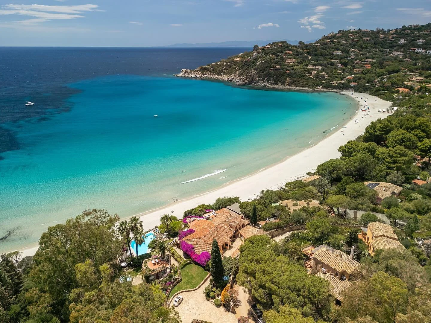 Sardinia, Italy ~ private villa right on this beach 🤌🏼🌻🌞🌴🍋
May 24-30th, 2026
with @dr.heatherlilleston &amp; @isabella_channing 
DM us to get on the interest list! 
Registration Opening Soon and Early Bird Rates till Dec. 26th 💘