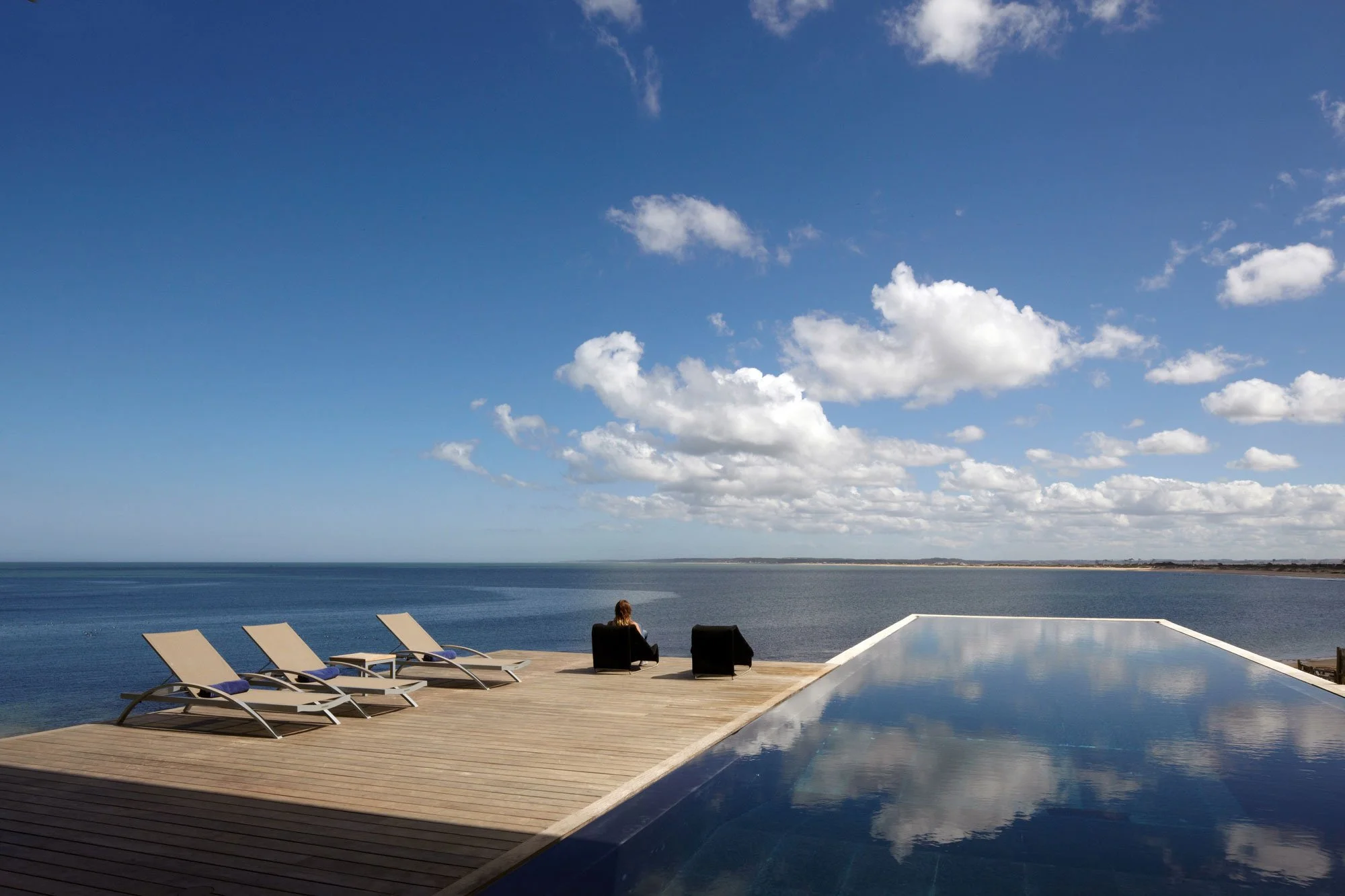 PLYA VIK piscina.jpg