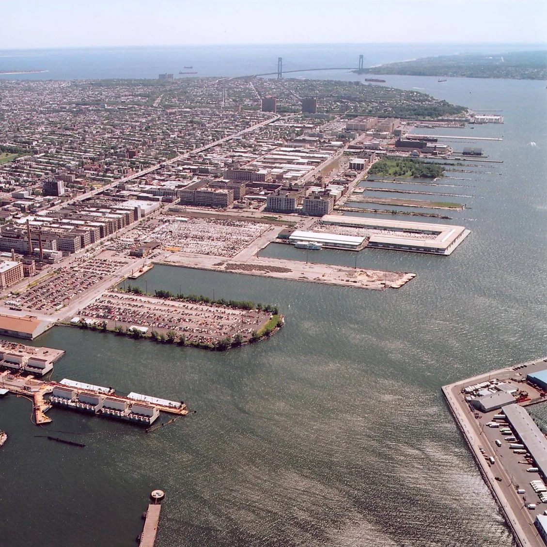 Community & Industrial Business Resiliency The Sunset Park industrial waterfront is being threatened by land speculation, potential rezonings, and high-end commercialization inconsistent with blue-collar manufacturing. 