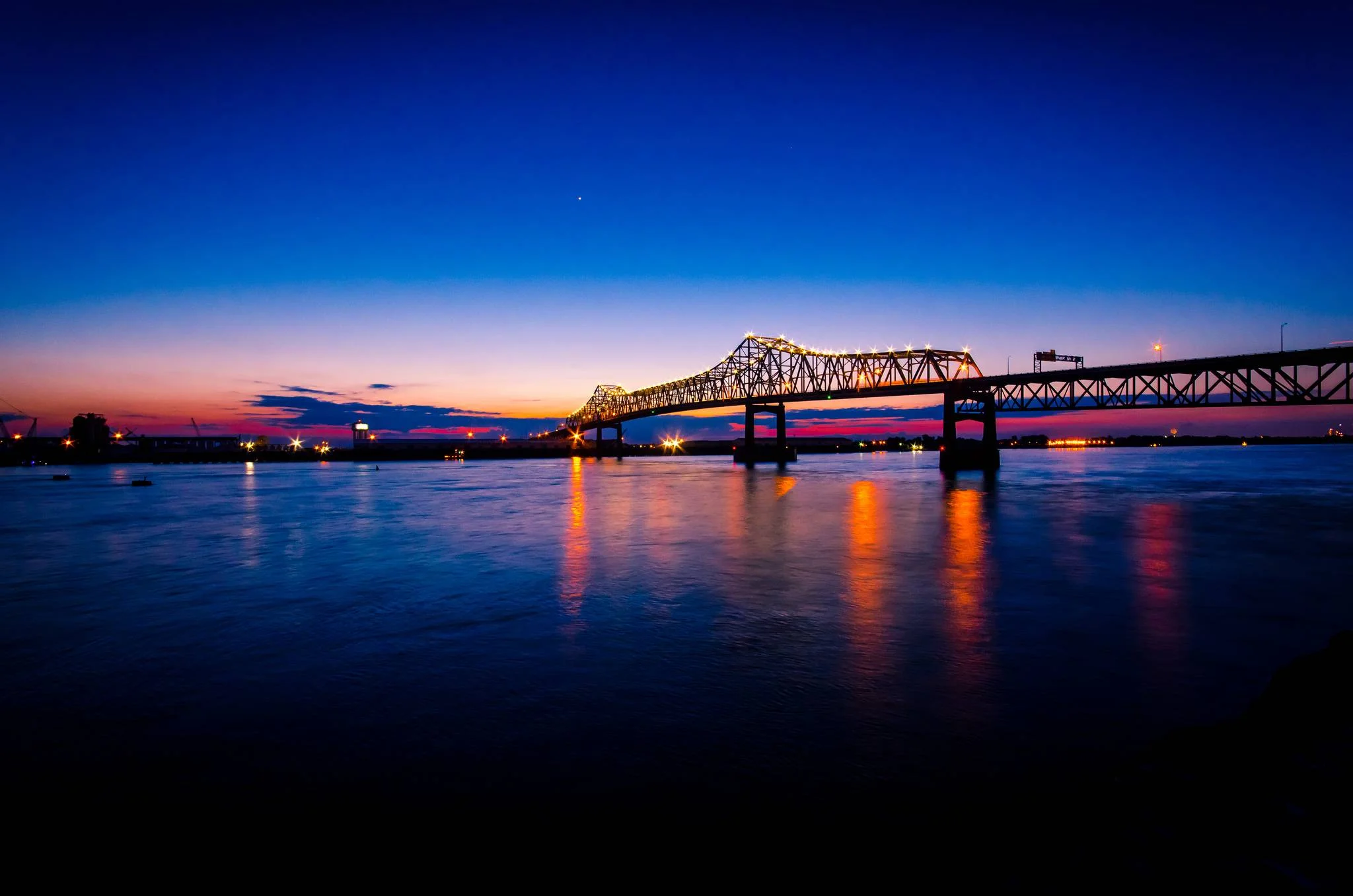 baton-rouge-mississippi-river-bridge-night-2.jpg