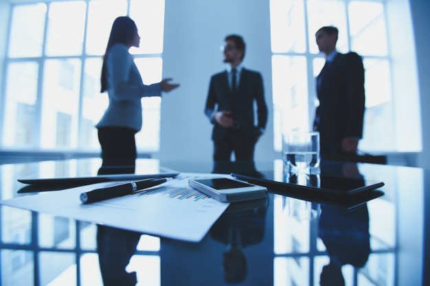 executives-negotiating-in-a-meeting_1098-508.jpg