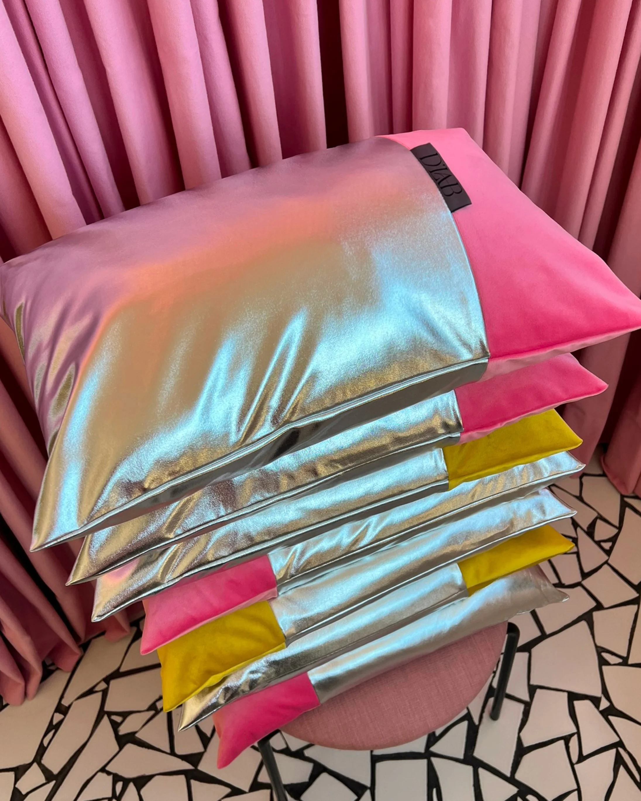 DIP Pillow 02.jpg