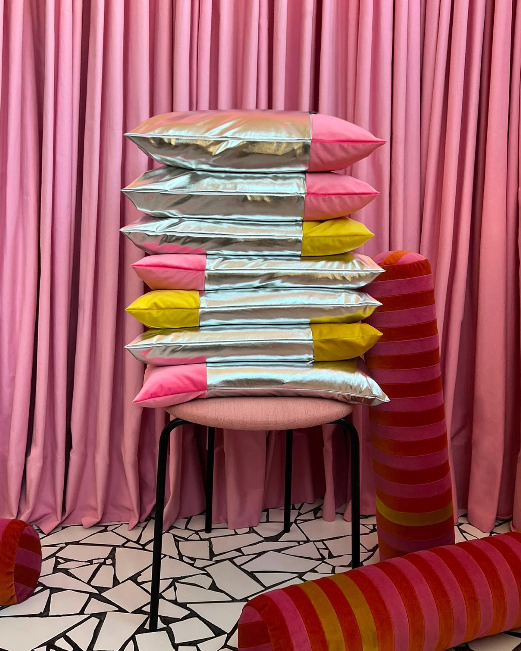 DIP Pillow 04.jpg