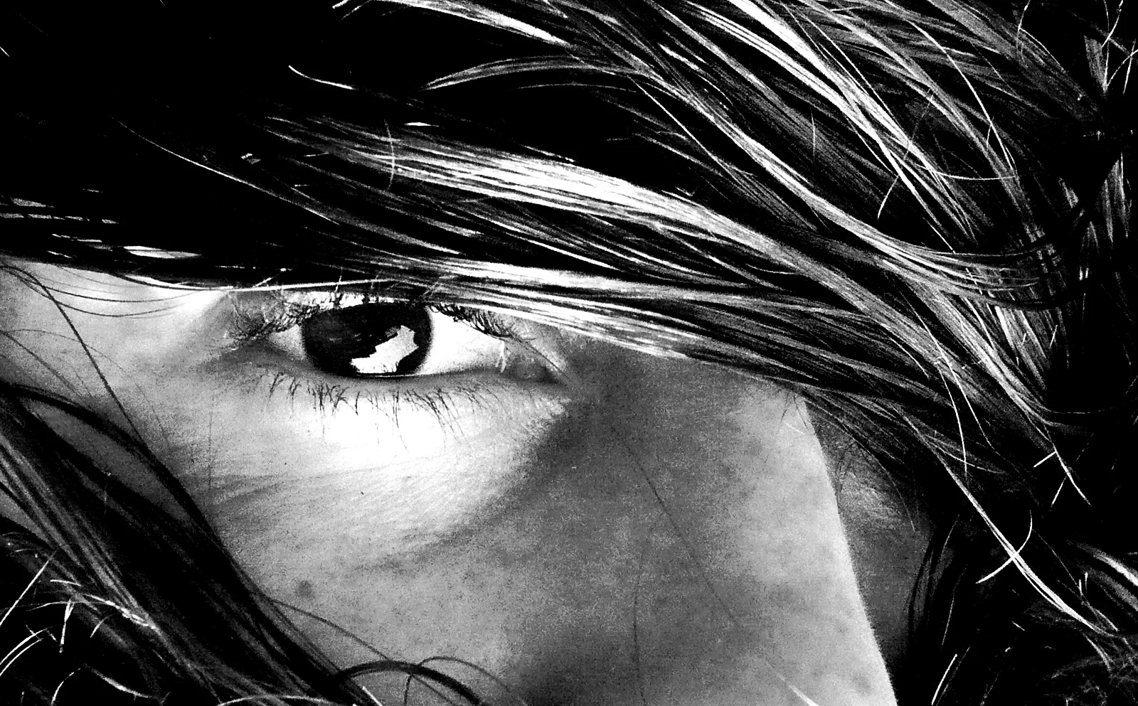 ojo laura b:n.jpg
