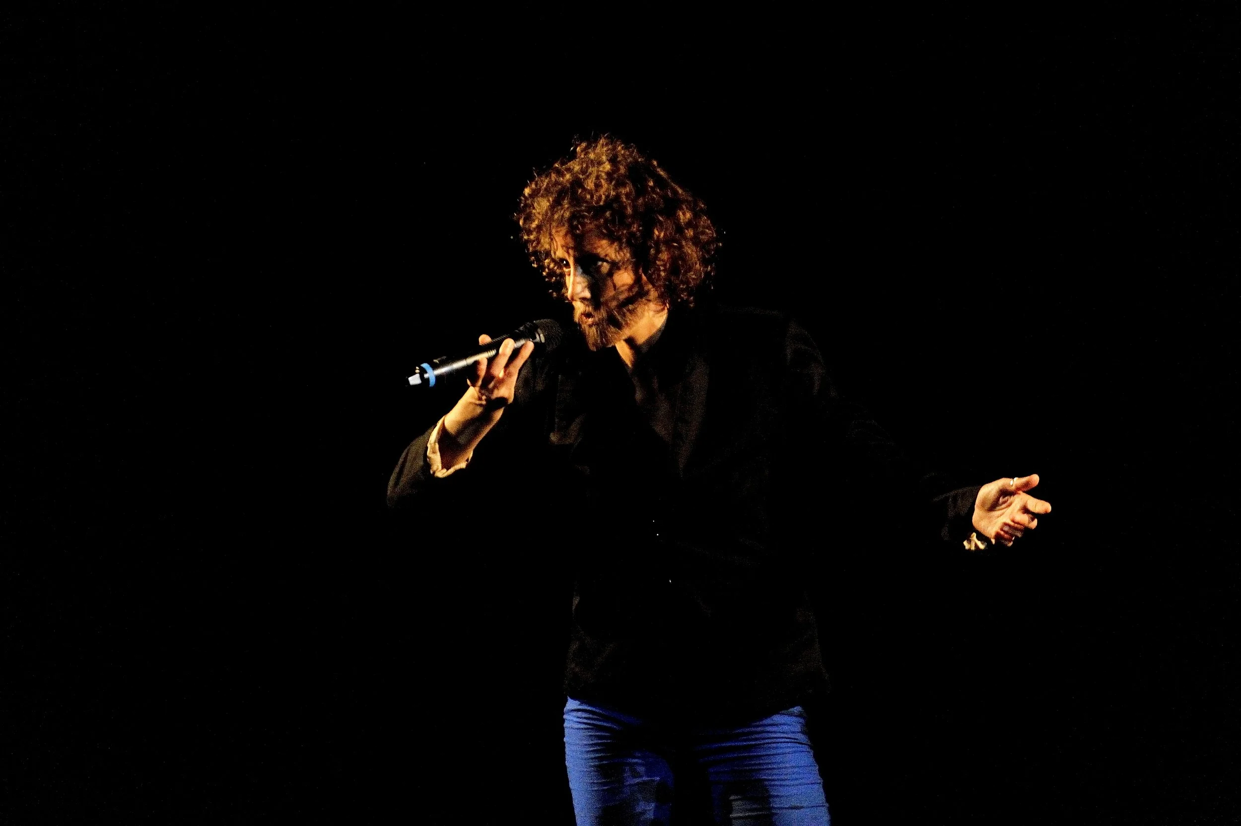 A_PART_Laura Aris©Ka Lam2014.jpg