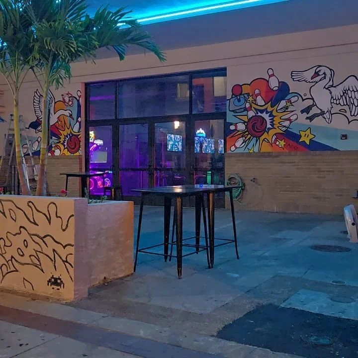 Been working on this fun entry way for Rec Room Lakeland this week! 

They opened up a new area next door to their bar &amp; arcade with duckpin bowling and even more games and a kawaii claw machine! 🎳💥

I'll be back to paint the knee wall in front