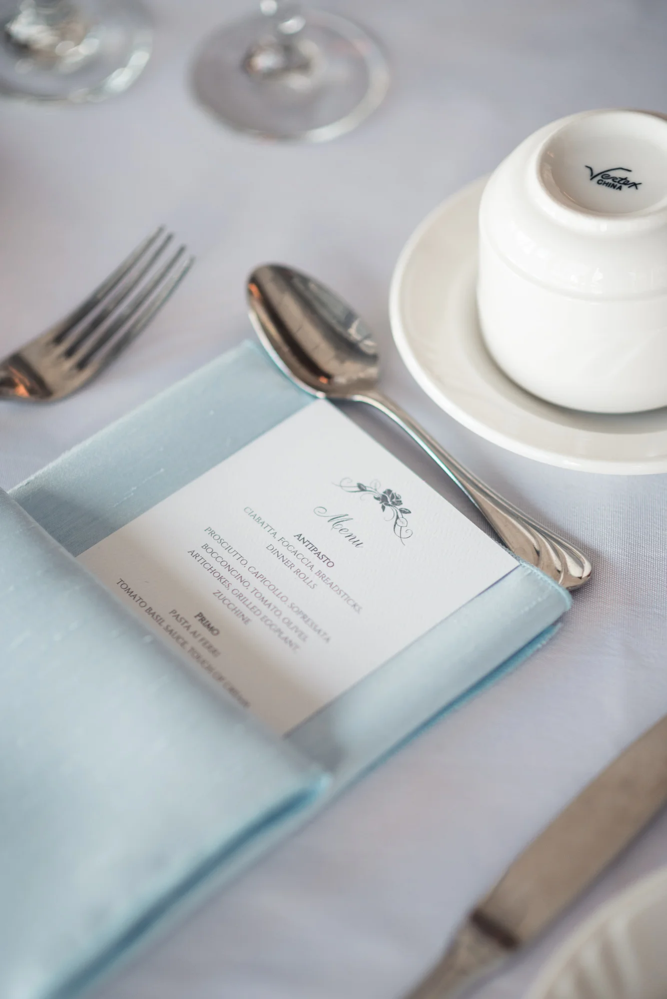 Reception table details place settings