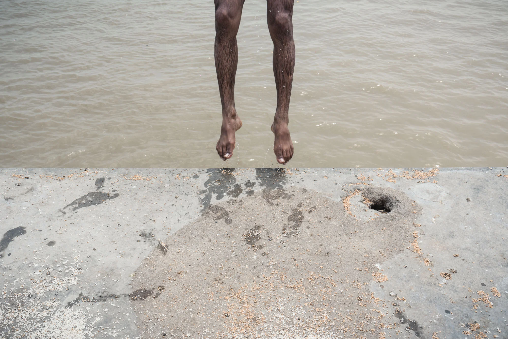 Boys jumping into the Ganges in Varanasi
