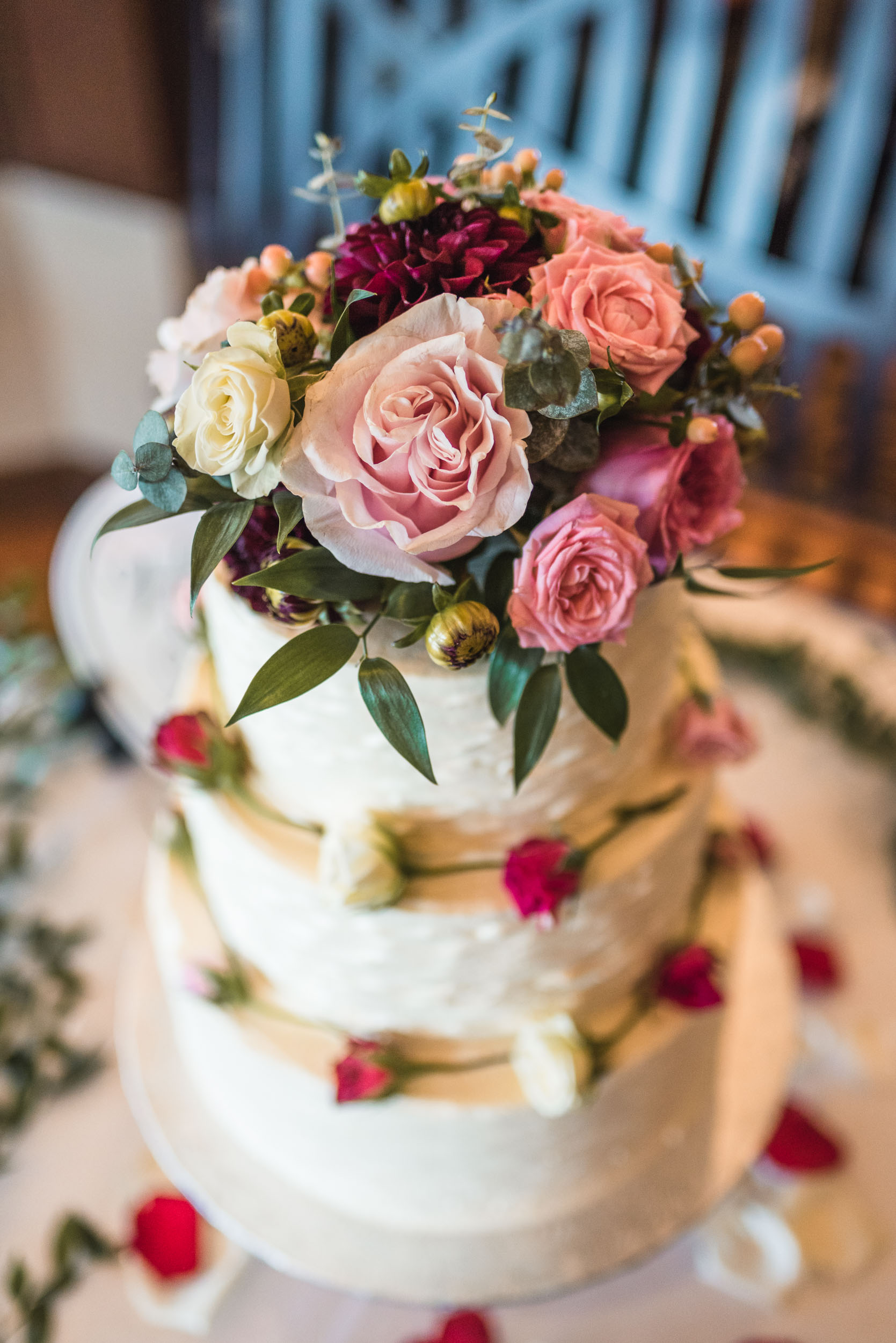 Wedding cake with roses