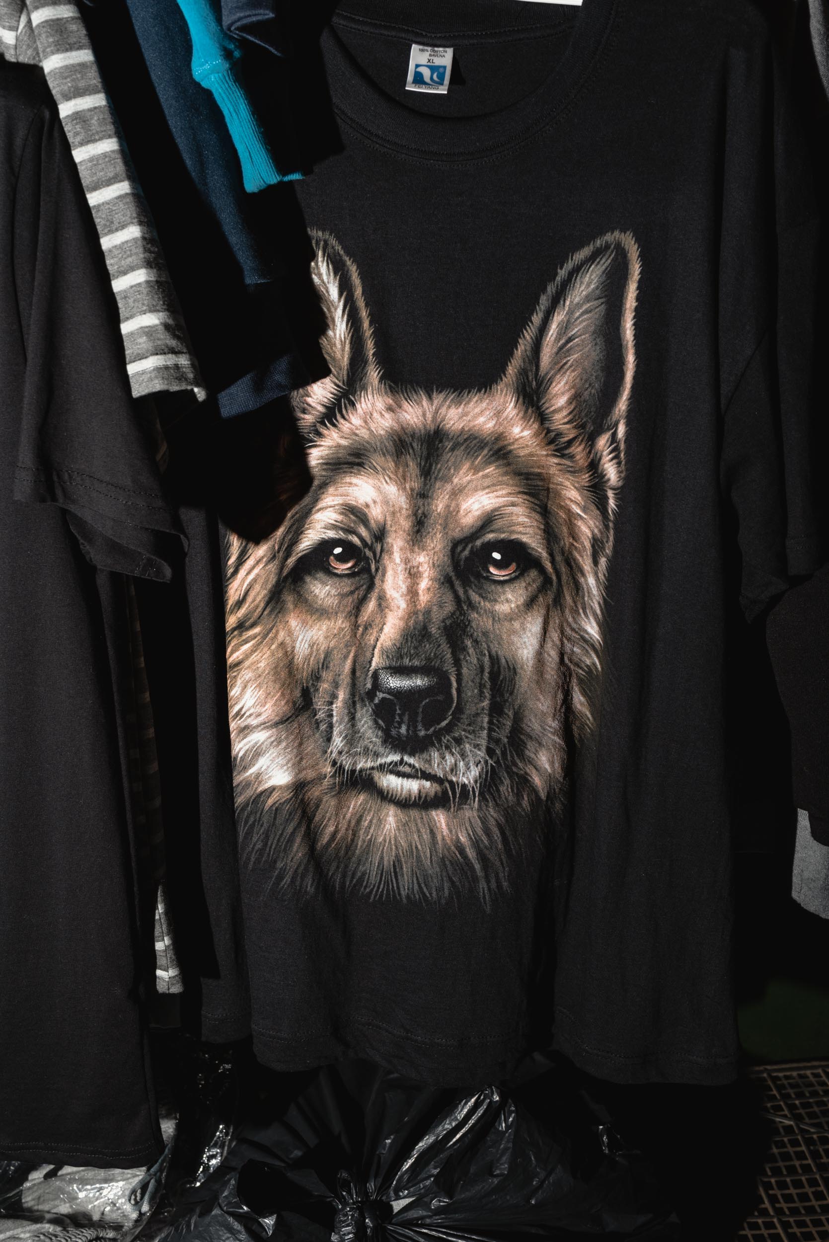 Dog head t-shirt at Marketplace Miletičova