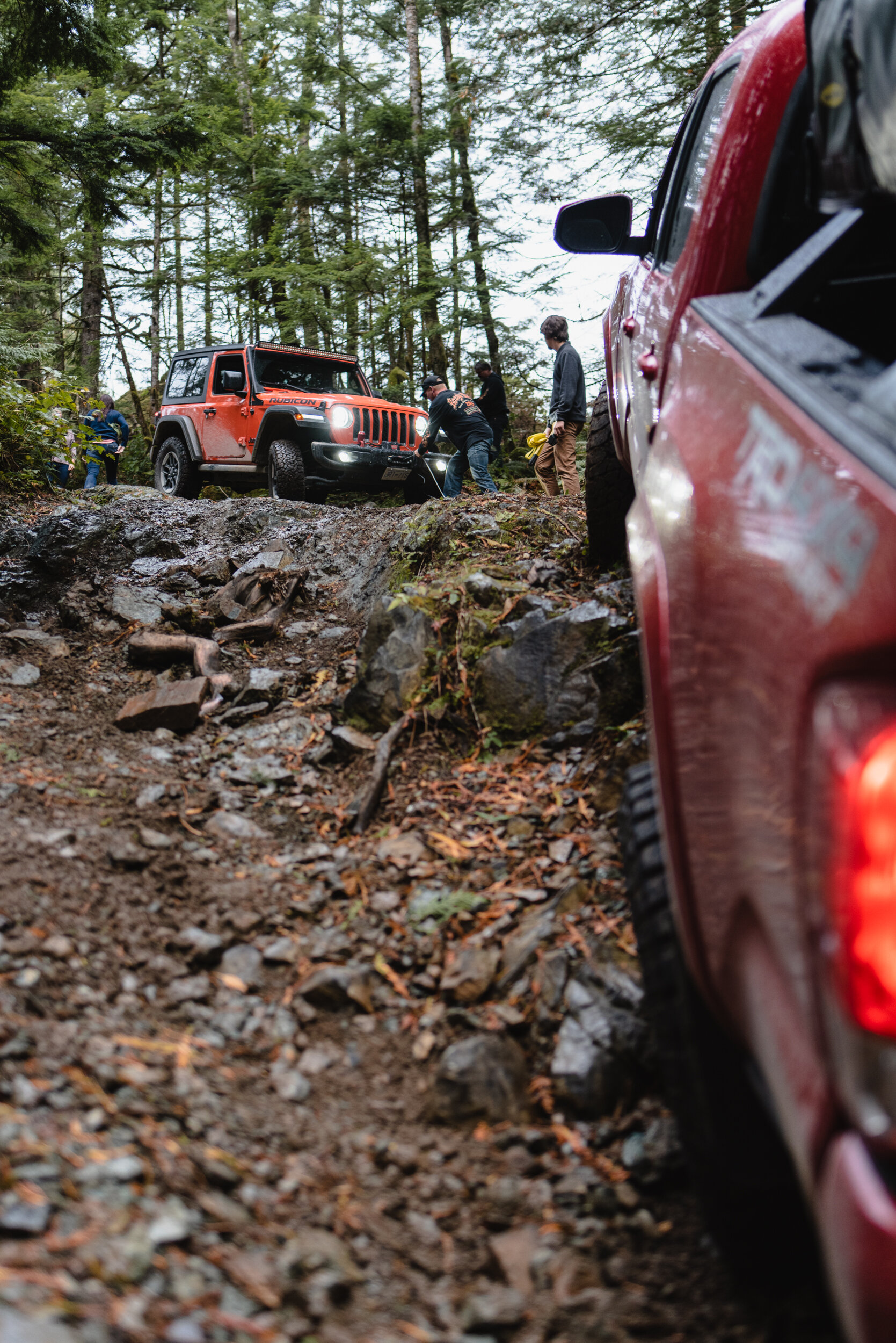 Jeep winching Toyota on rough road