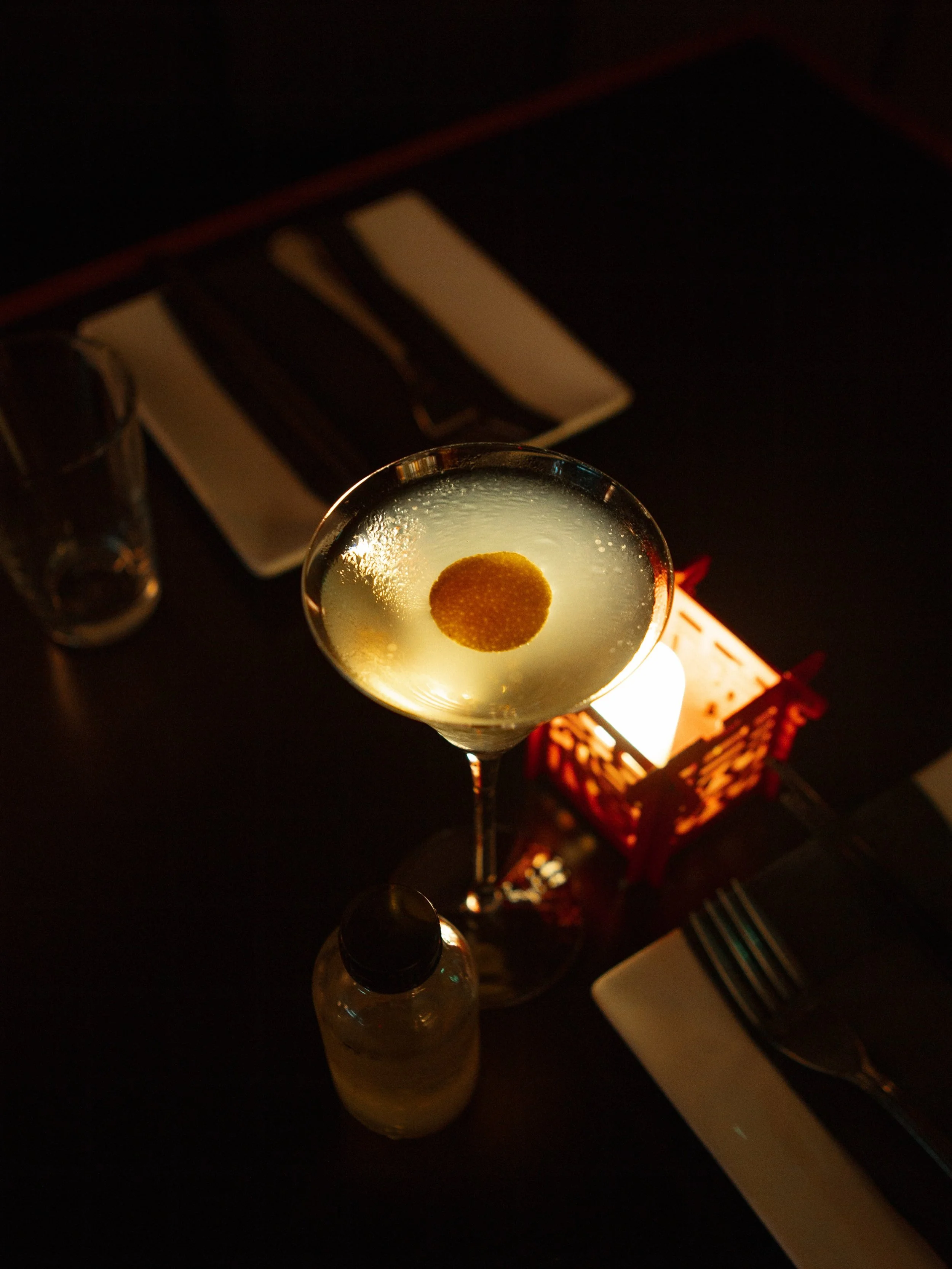 Somewhere between moonlight and infinity.

Moon Petal🌕 🌙Condesa Gin, vermouth, oolong tea, osmanthus flower, and white pepper. Floral, delicate, and made for slow sipping.