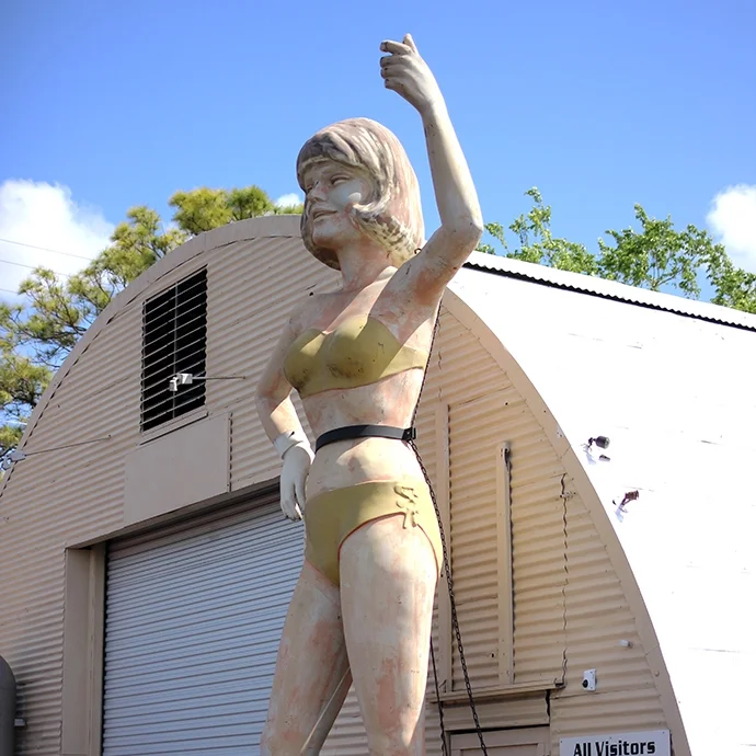 UniRoyal Gal: Tootsie 2017 + Muffler Man: Wrench