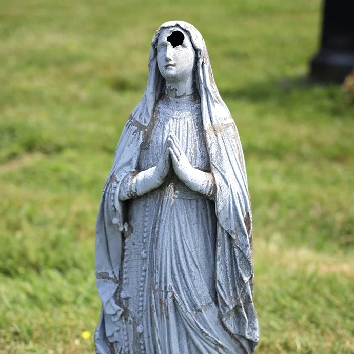 Most Holy Trinity Cemetery: Statues