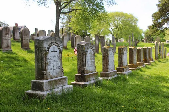 East Hampton: Part 2 - South End Cemetery