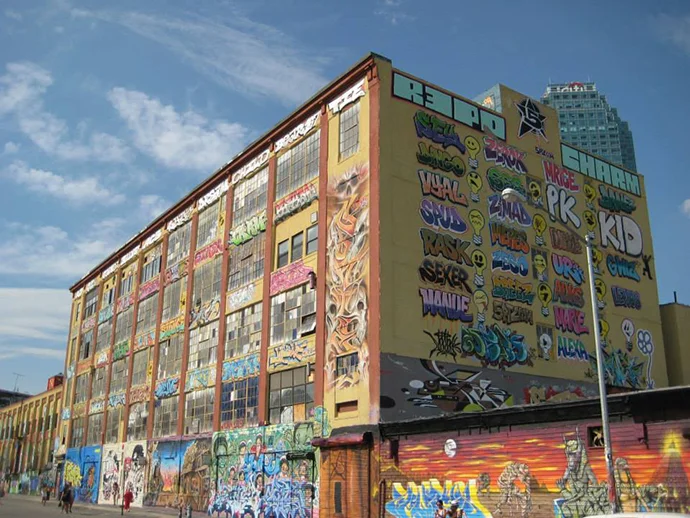 Long Island City: 5 Pointz