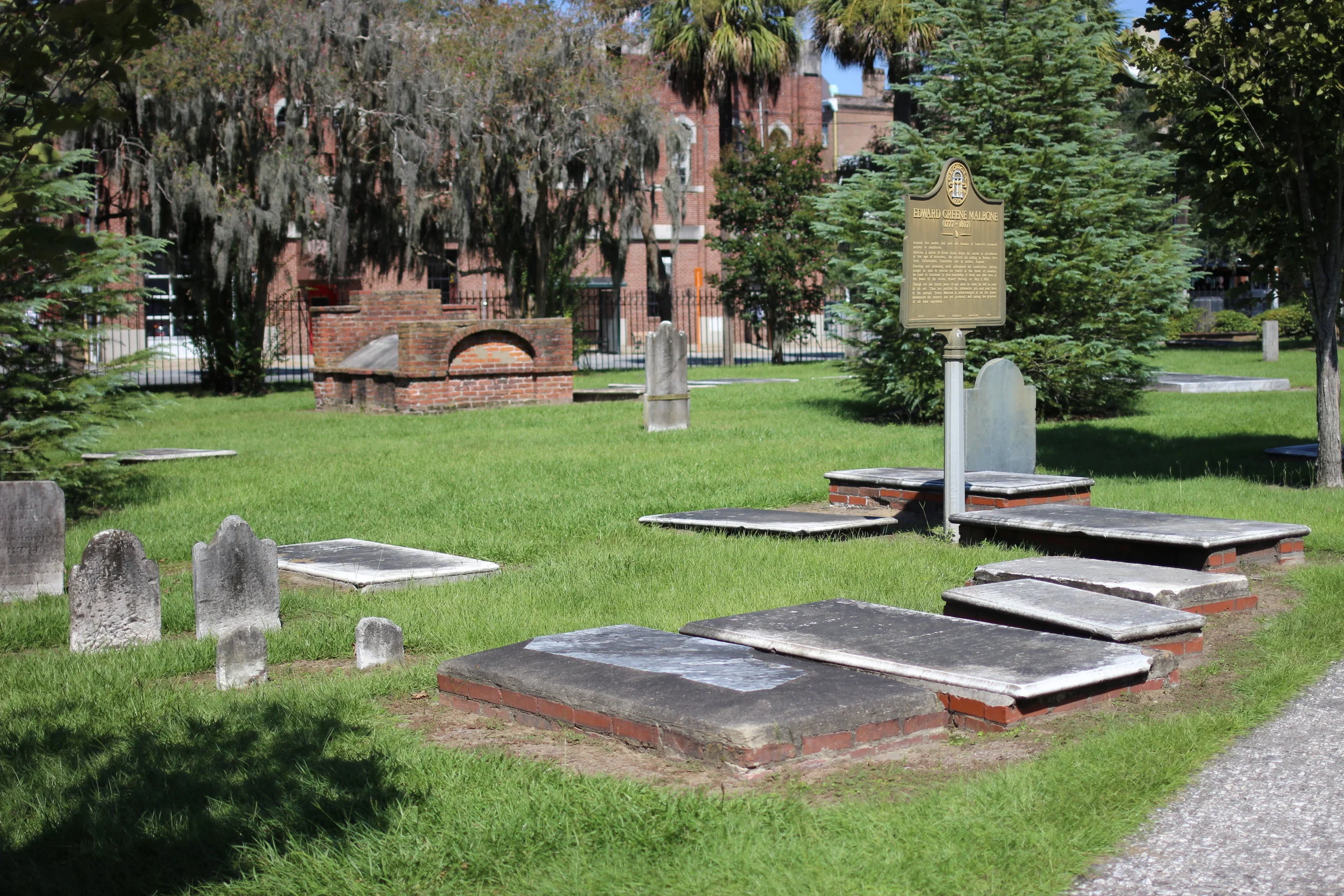 Savannah: Colonial Park Cemetery