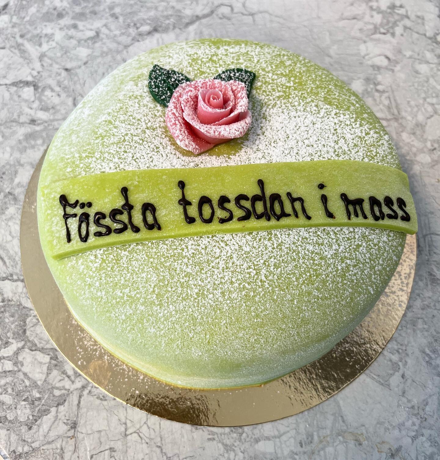 F&ouml;ssta tossdan i mass, vi firar Sm&aring;lands nationaldag med massipant&aring;ta😋🍰