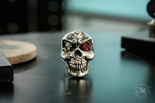 Anello Uomo Mignolo Outlaw - Teschio Con Serpente, Ottone Massiccio, Fatto A Mano In Thailandia (Misura 12)
