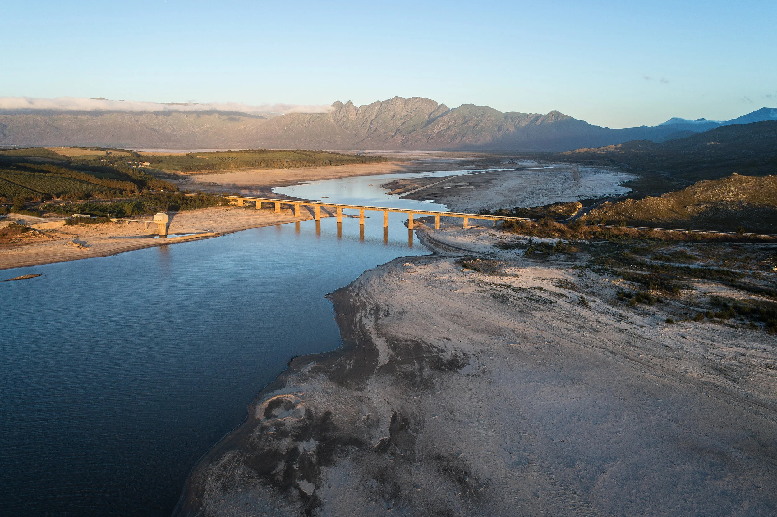 johnny-miller-mikhael-subotzky-cape-town-water-crisis-4 (1).jpeg